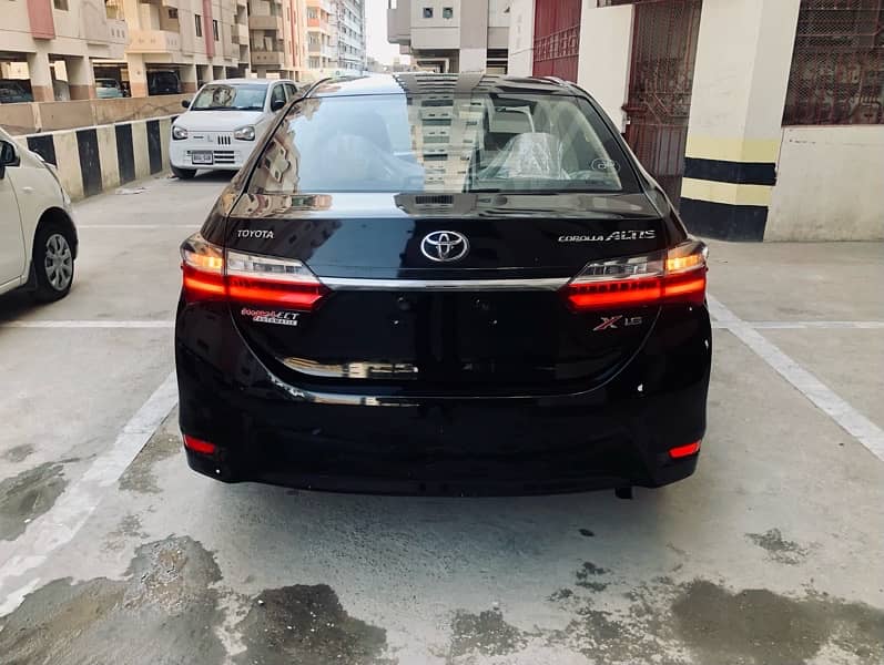 Toyota Corolla Altis CVT-I 2017-18 7