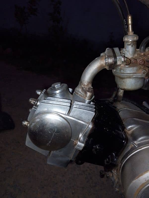 urgent sale bike engine 100 /ok ha koi masla nai bike ko 2