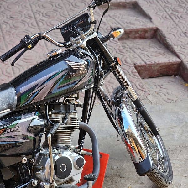 Honda cg 125 2023 model black color 7