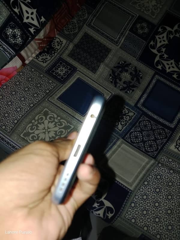 urgent for sale without box only phone with charger 5