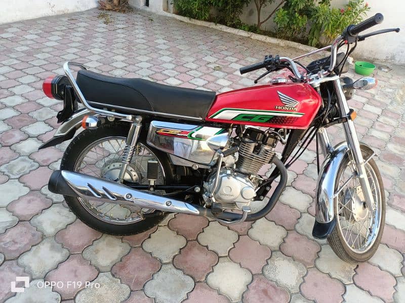 Honda 125 self start 2023 model bilkul lush condition . 03408001897 5