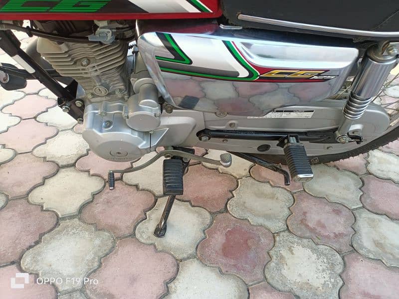 Honda 125 self start 2023 model bilkul lush condition . 03408001897 6