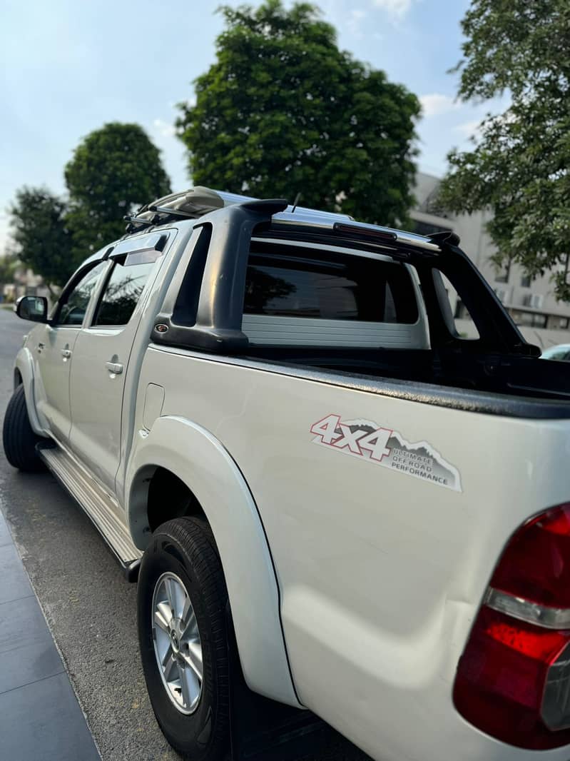 Toyota Hilux Vigo Champ V 2013 5