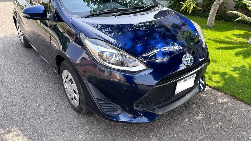 Toyota Aqua S Black 2018/2022 10