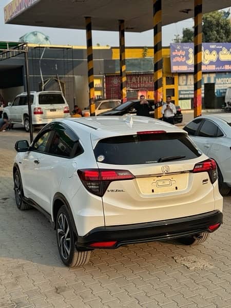 Honda Vezel RS sensing 2019 fresh import 1