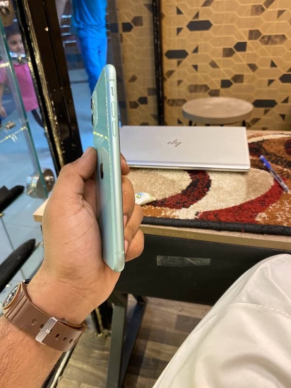 iPhone 11 factory unlock  non PTa 4 month Sim time 2