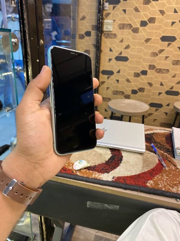 iPhone 11 factory unlock  non PTa 4 month Sim time 3