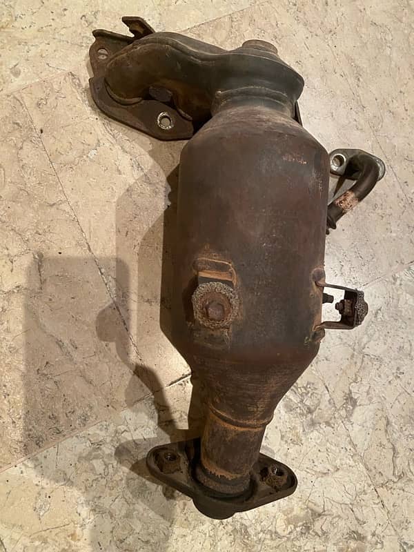 Vitz 2010 model catalyic converter 2