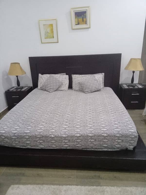 Double bed with 2 side table 1