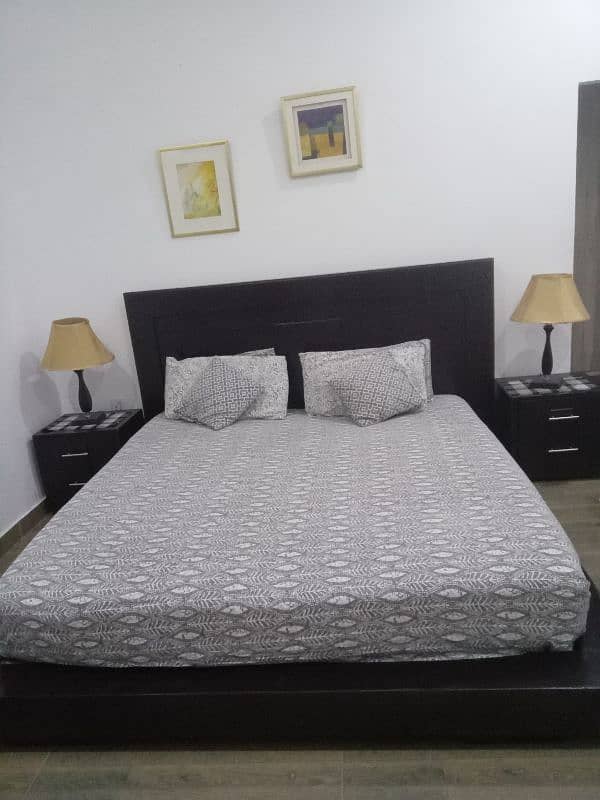 Double bed with 2 side table 2