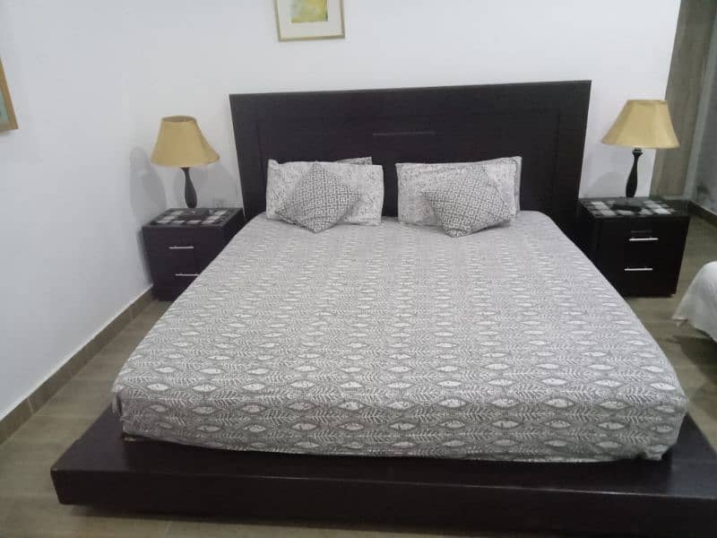 Double bed with 2 side table 3