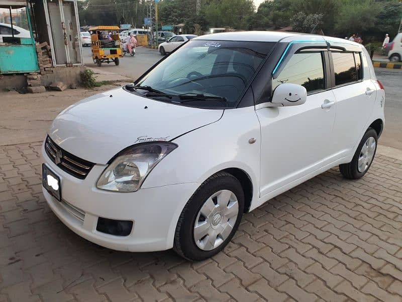 Suzuki Swift 2013 in brand new condition Urgently sale 1