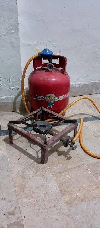 5kg Urgent sale with stove and gass pipe 0