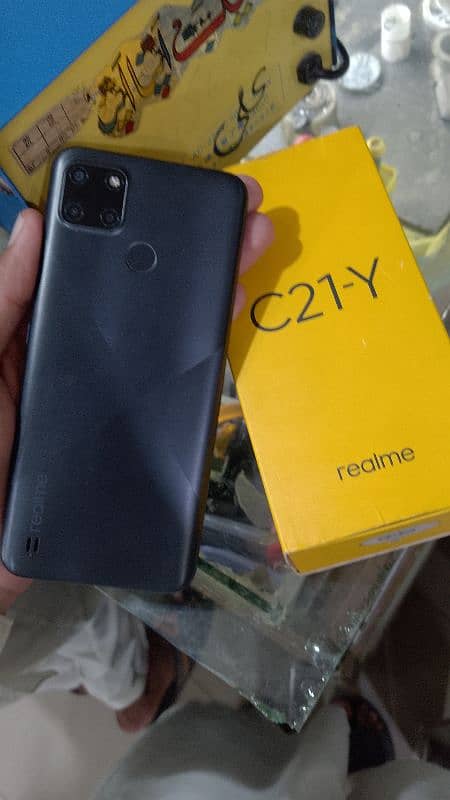 Realme C21 10