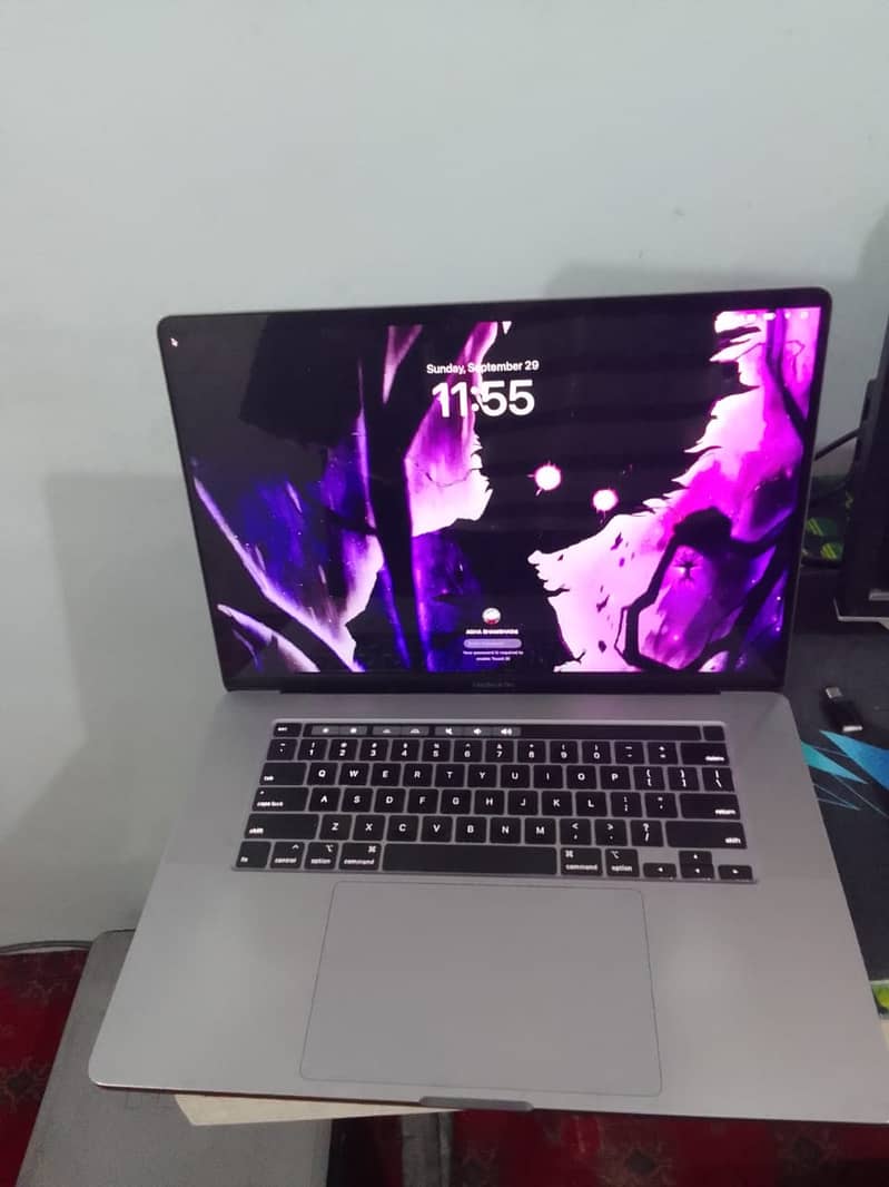 macbook pro 2019 16 inch i9 9800h with 4 gb graphic card 32 gb/1 tb 1