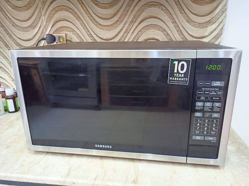 Samsung microwave large size 56 lit in excellent condition 1