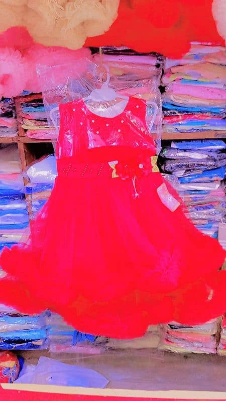 Barbie frock size 1 year se lekar 12 year size maujud hai 4