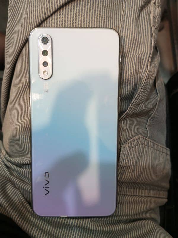 selling my vevo s1 . . . 8 gb 256. . good condition. . box charger 2