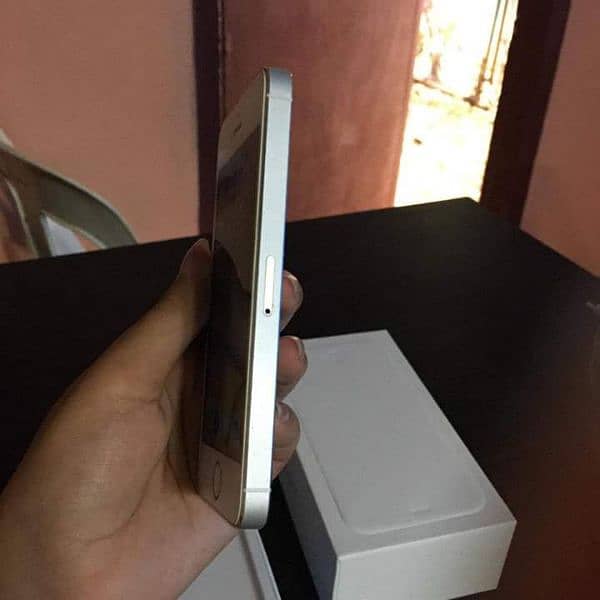 iphone 5s PTA approved 64gb memory my wtsp/03252452771 2