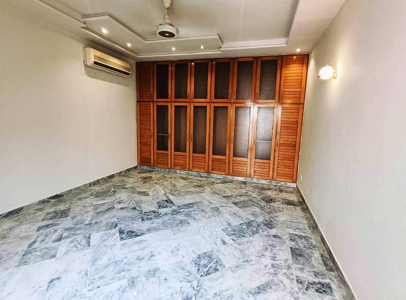 01 Kanal Beautifull House Available For rent in DHA Lahore Cantt 3