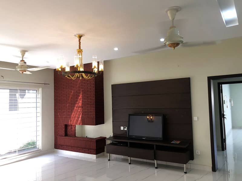 Defence Phase 3 kanal 5 bed Bungalow for rent 1.80 lakh 19