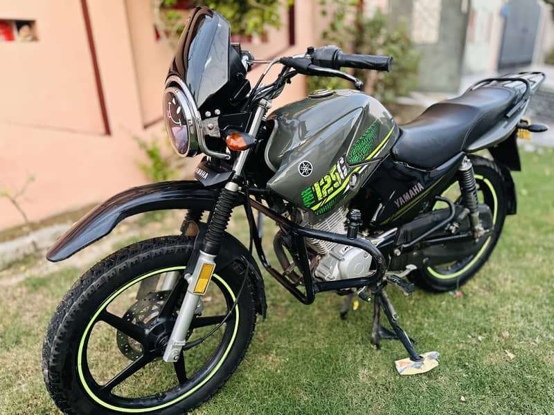 YBR 125G 2022…matt green colour…10/9.5 condition 5