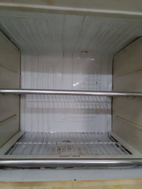 dawlance medium size fridge 3