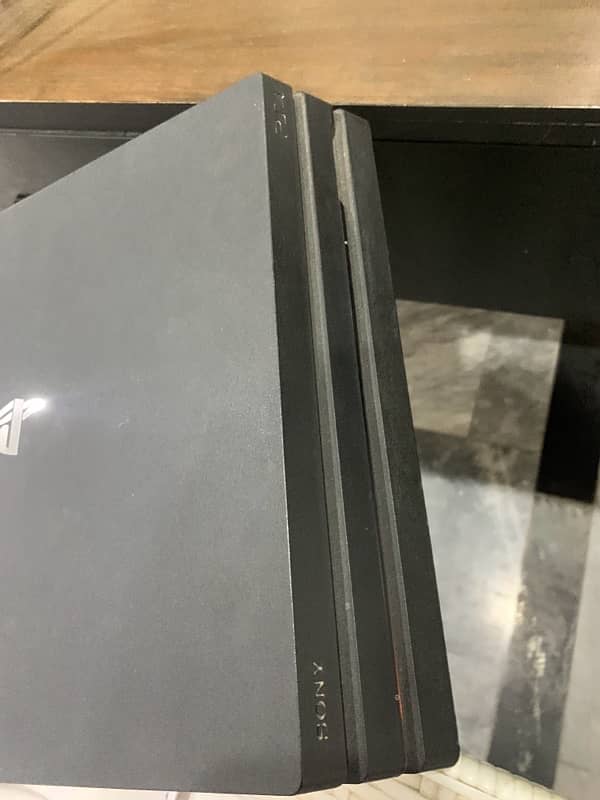 Ps4 pro 1 tb varient with 9 games very good condition 1