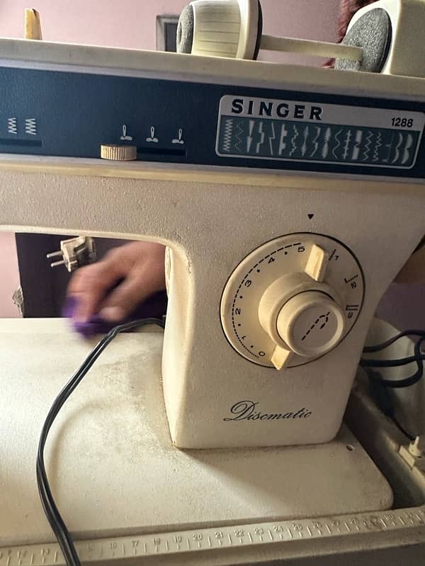 singer 1288 embroidery Machine Discmatic 0