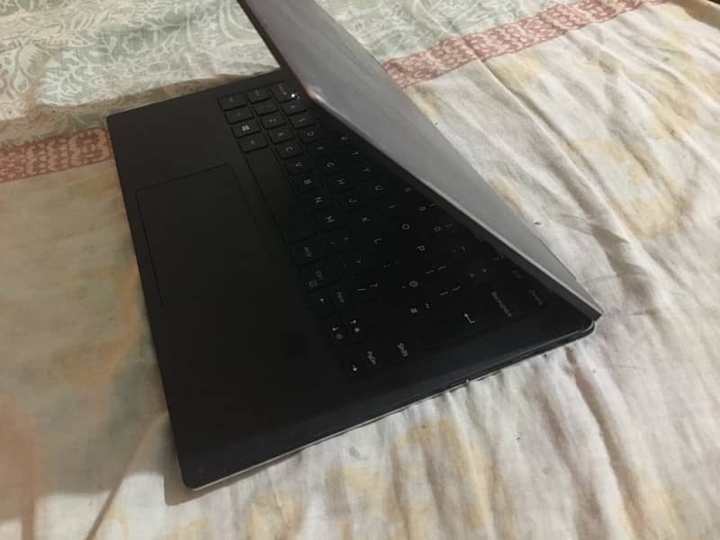 Dell XPS 13 2in1 i5 7th gen Touch screen 4