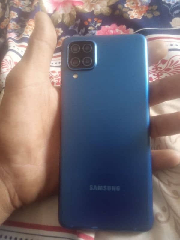 samsung a12 . . . . 4/128 . . . with box only 1