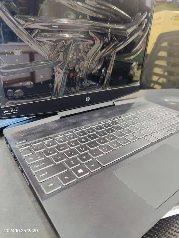 Hp gaming laptop I 7 9th 16gb 512 rtx 2060 6gb 144 hz 13