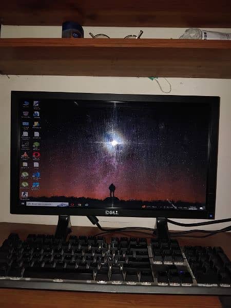 (DeLL lcd) only one month used fresh piece 4