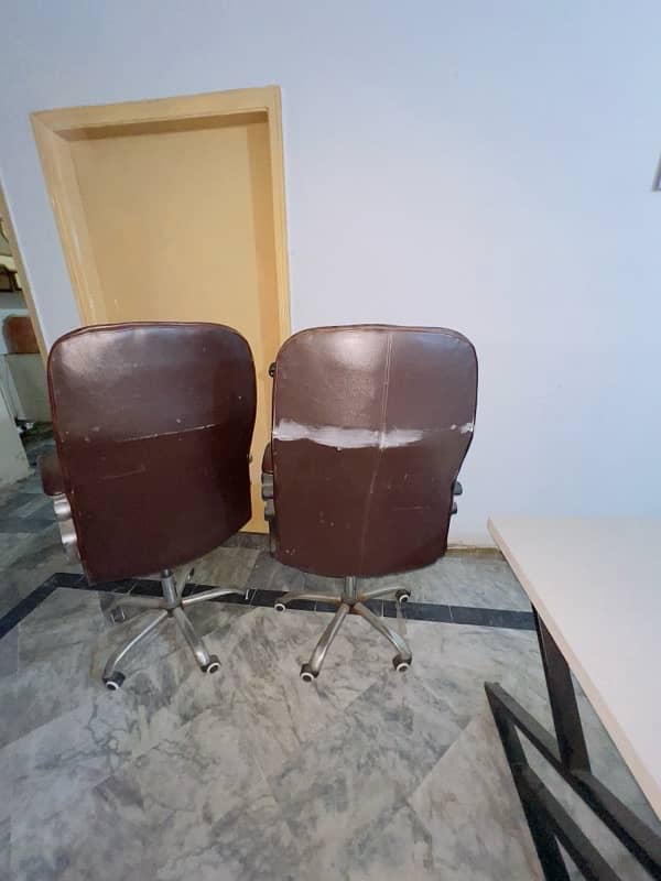 Executive and Office Chairs of 1 Pair Condition 9/10 1