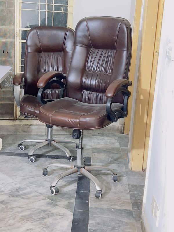 Executive and Office Chairs of 1 Pair Condition 9/10 2