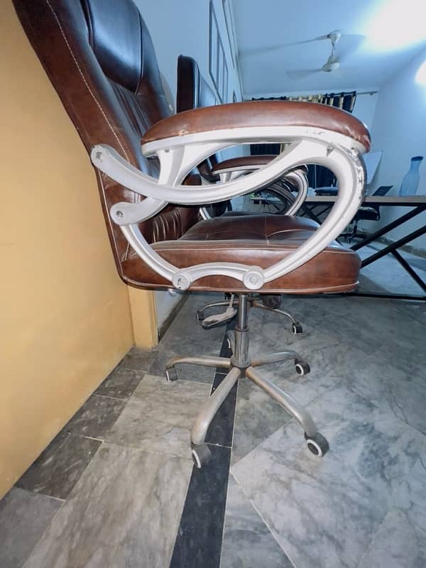 Executive and Office Chairs of 1 Pair Condition 9/10 8