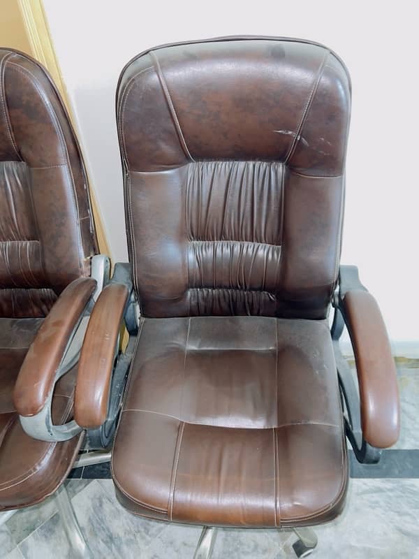 Executive and Office Chairs of 1 Pair Condition 9/10 9