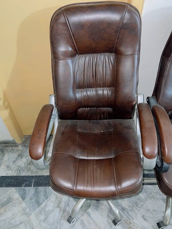 Executive and Office Chairs of 1 Pair Condition 9/10 10