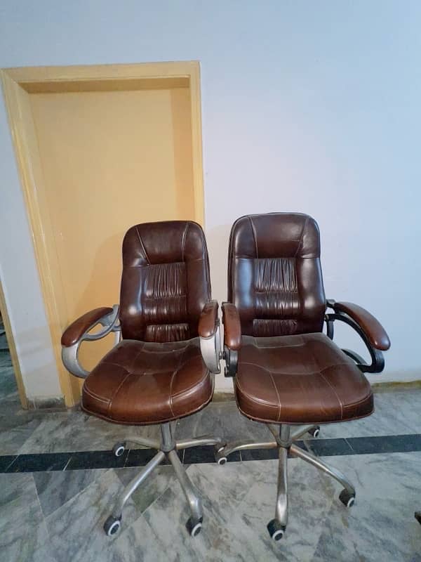 Executive and Office Chairs of 1 Pair Condition 9/10 11