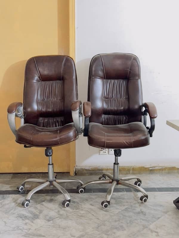 Executive and Office Chairs of 1 Pair Condition 9/10 13