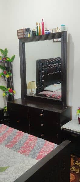 dressing table showcase. almari 0