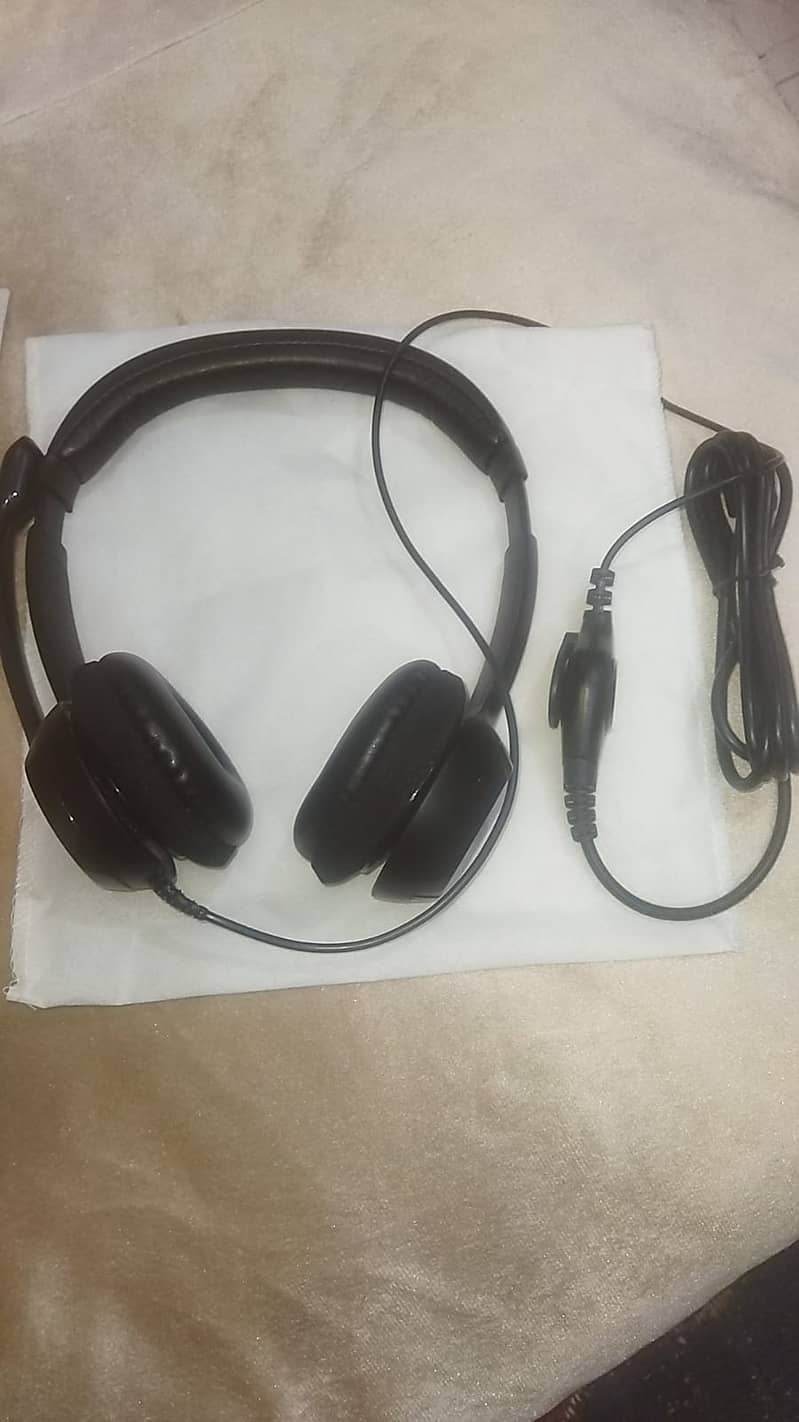 Logitech H390 Wired Headphones with complete noise cancellation 1