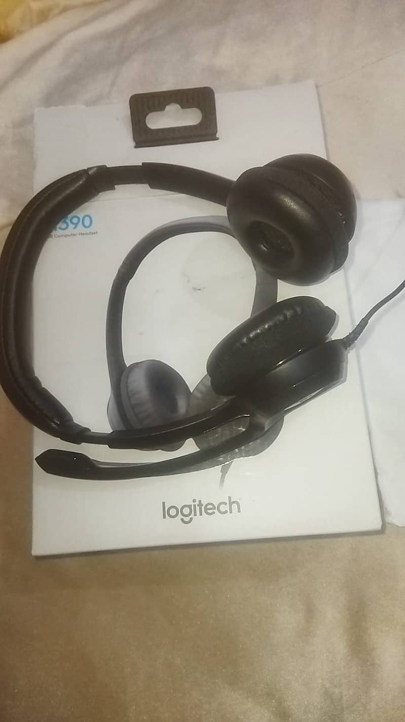 Logitech H390 Wired Headphones with complete noise cancellation 2