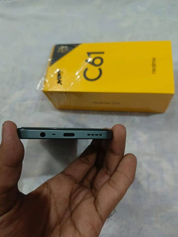 Realme C61 2