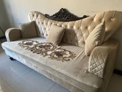 Royal 7 seater sofa set with Table 10/10 condition