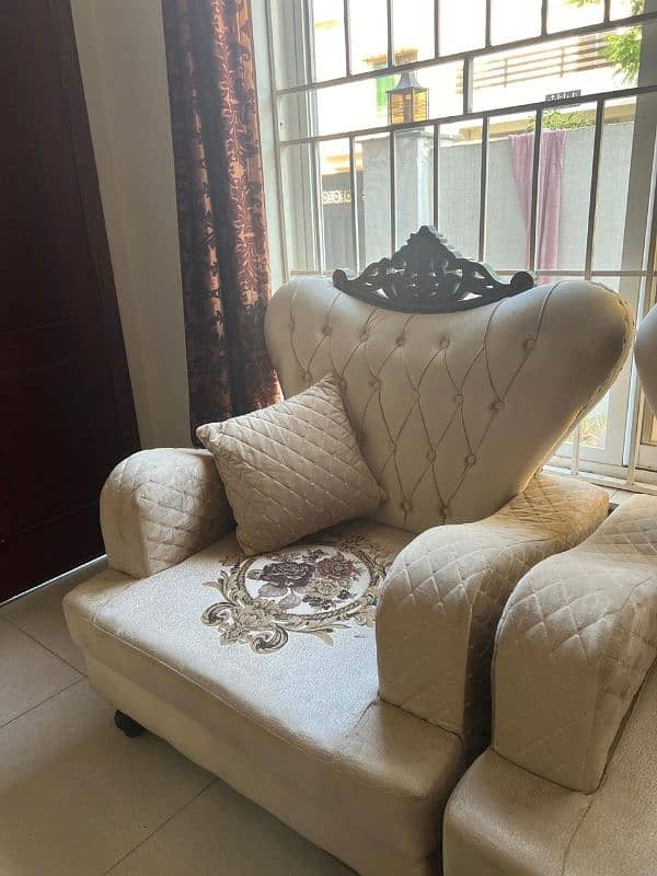 Royal 7 seater sofa set with Table 10/10 condition 4