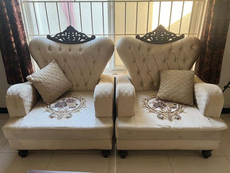 Royal 7 seater sofa set with Table 10/10 condition 5