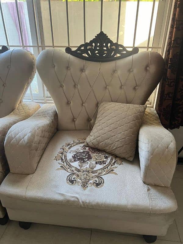 Royal 7 seater sofa set with Table 10/10 condition 6