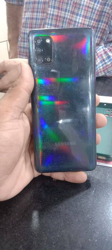 samsung A31 4gb 128gb only minior glaas break 2