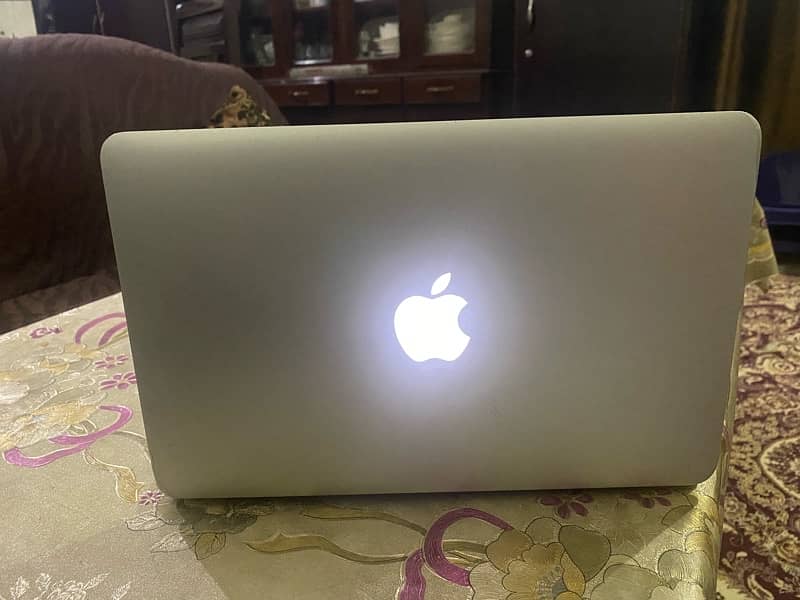 Apple MacBook Air core i5 Slim Model 1